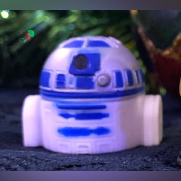 R2D2  “Kinder Egg Surprise” Star Wars Toy Bust - Picture 1 of 3